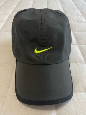 Nike Featherlight DRI- FIT Hat